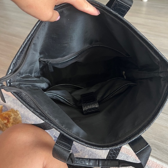 BEIS convertible backpack in EUC - Picture 4 of 6